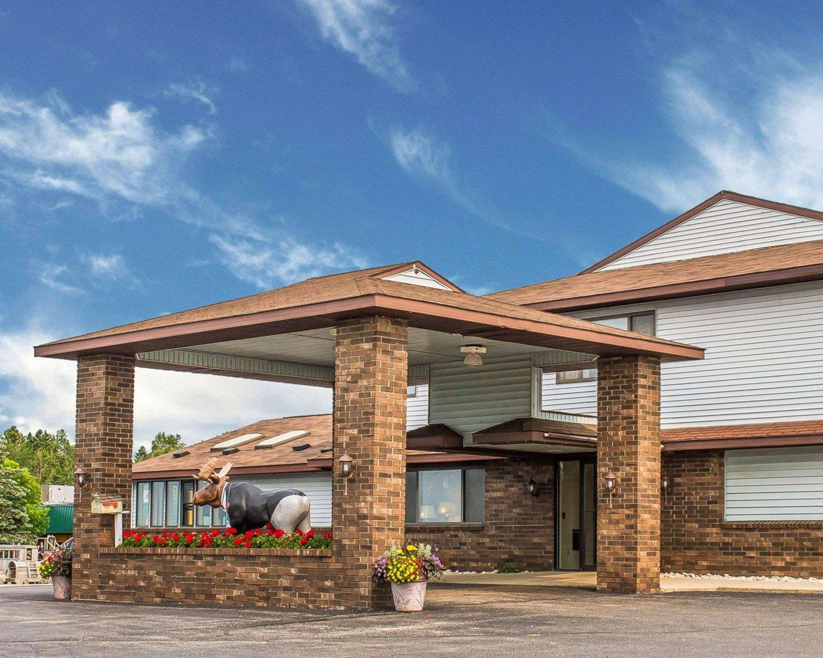 Comfort Inn Manistique Exterior photo