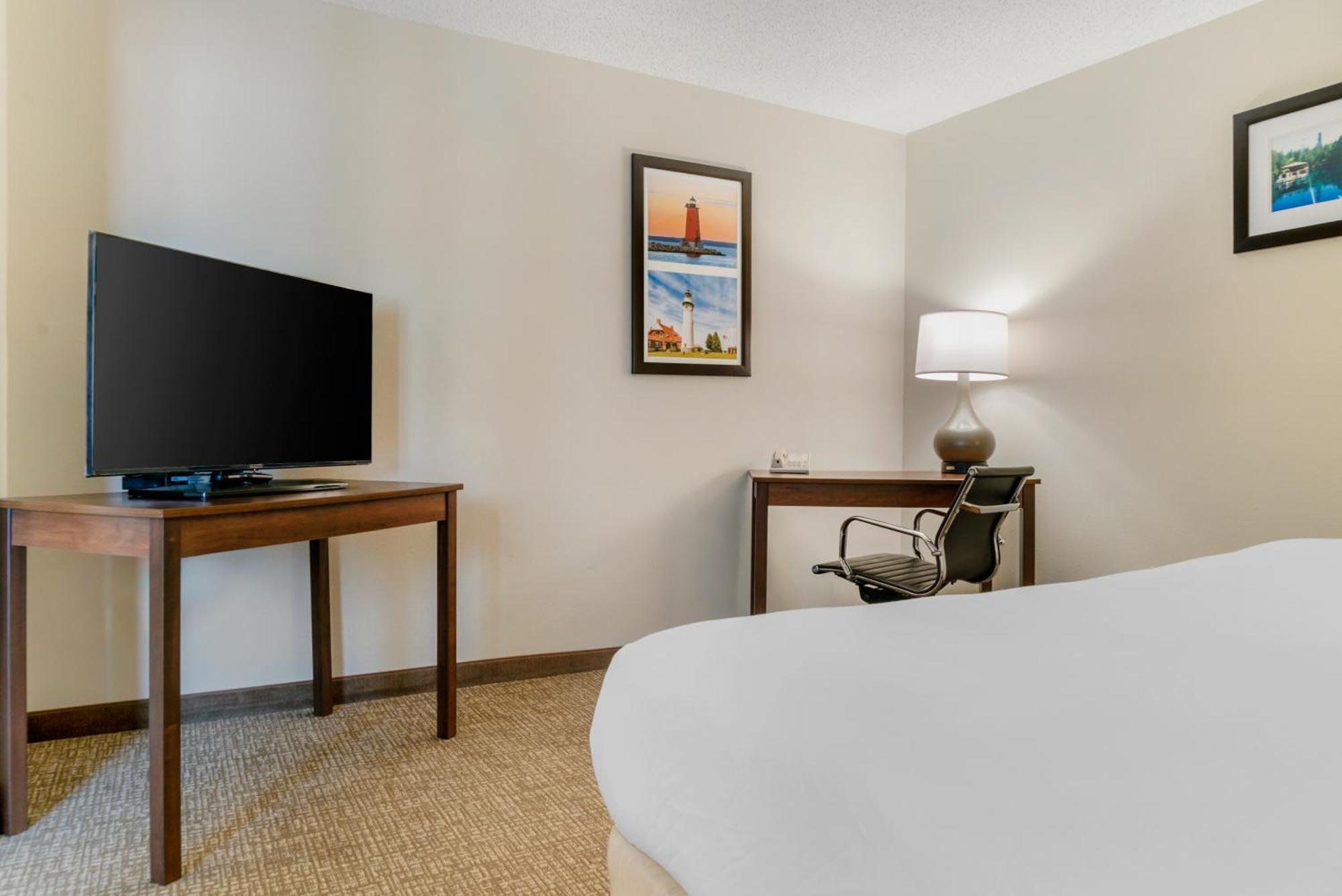 Comfort Inn Manistique Exterior photo