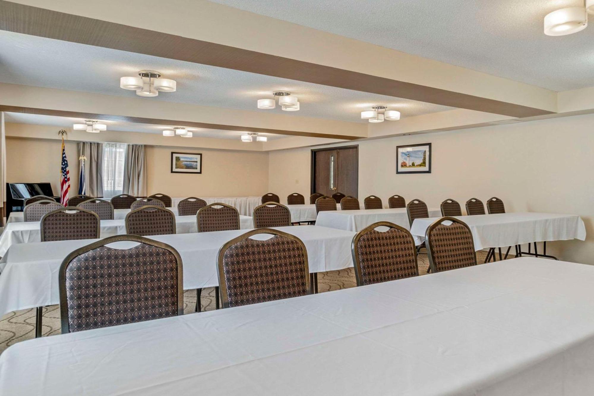 Comfort Inn Manistique Exterior photo